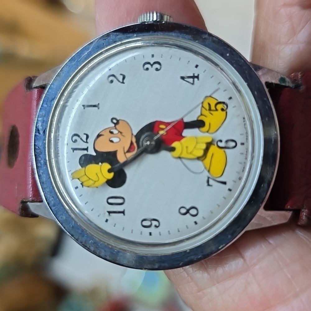 Vintage Mickey Mouse Timex Winding Watch - Picture 4 of 6